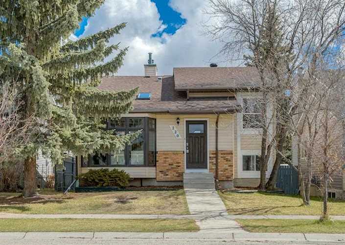 220 Hawkwood Blvd NW Calgary, AB T3G 3E8