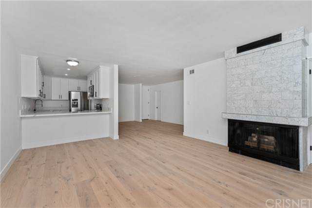 11687 Montana Ave #205 Los Angeles, CA 90049