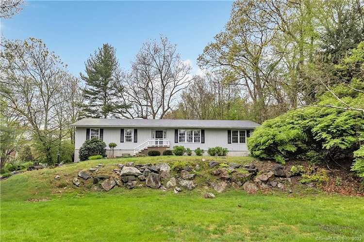 18 Canterbury Lane Fairfield, CT 06825