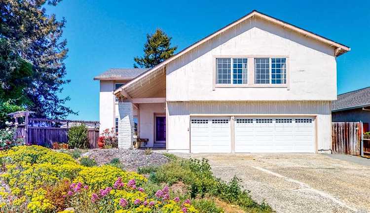 2221 Mari Lane Petaluma, CA 94954