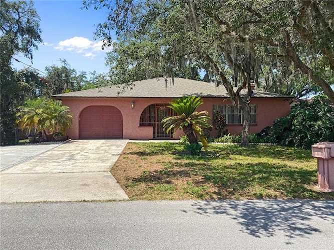 10016 N Hyaleah Rd Tampa, FL 33617
