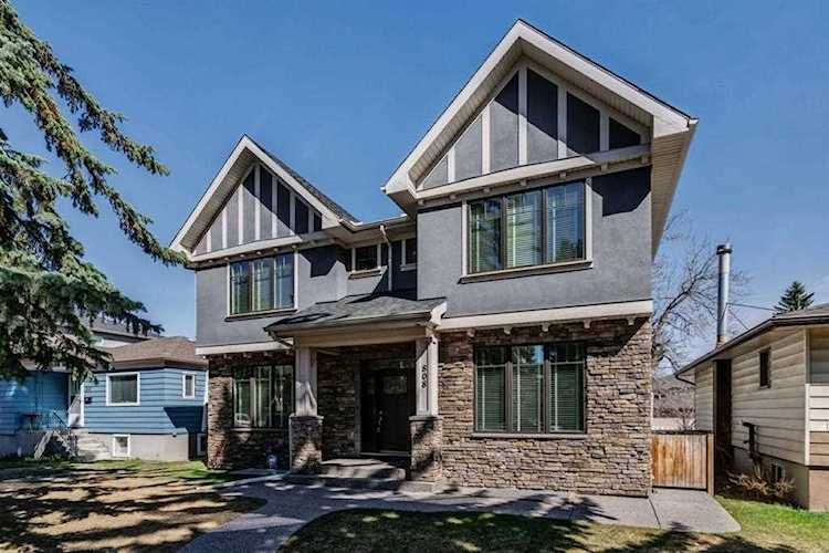 808 24 Ave NW Calgary, AB T2M 1X7