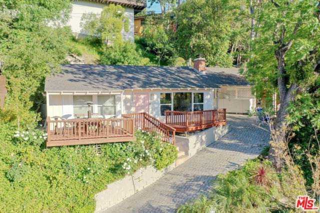 15278 Encanto Dr Sherman Oaks, CA 91403