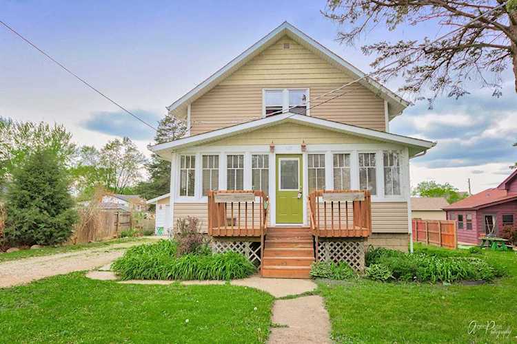 1415 Queen Anne St Woodstock, IL 60098