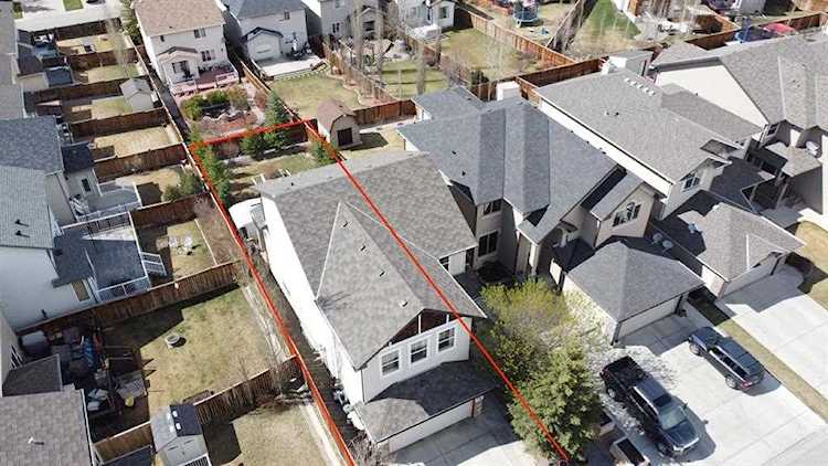 19 Pantego Hill Calgary, AB T3K 0B9
