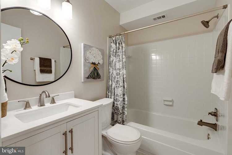 3376 Woodburn Rd #33 Annandale, VA 22003 | MLS ® VAFX1182388 Photo 1