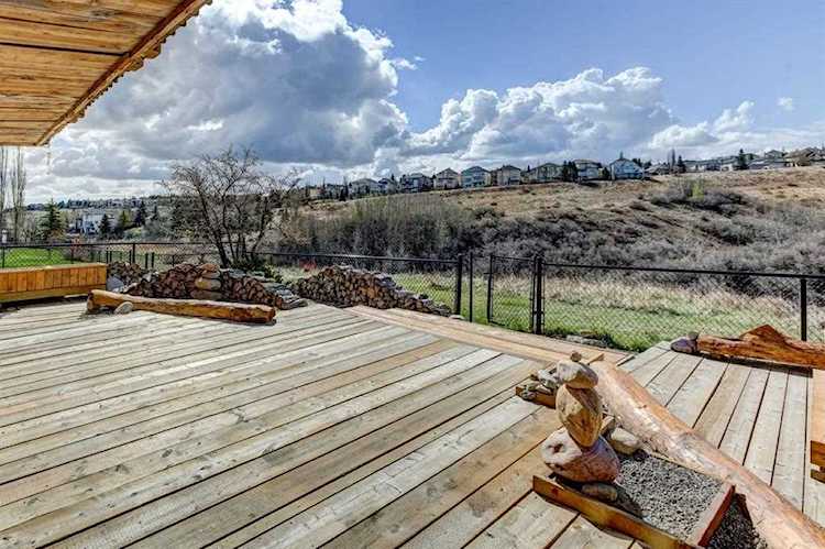 121 Edgeridge Park NW Calgary, AB T3A 6B1