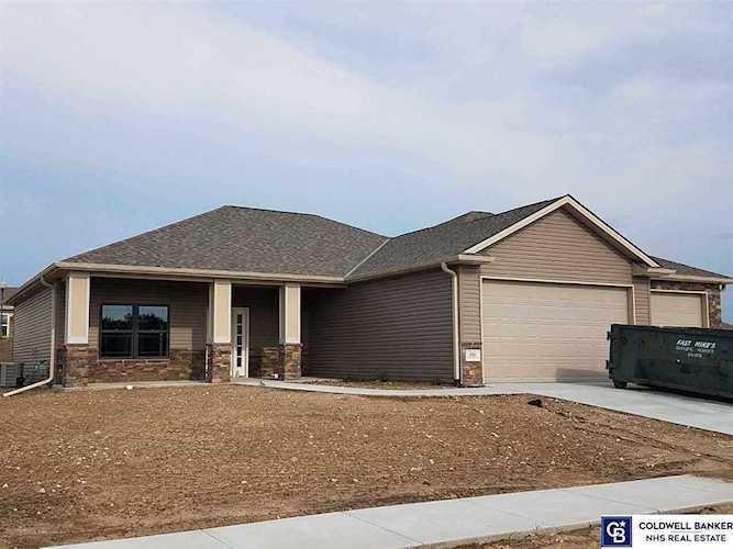 721 Terrace View Dr Hickman, NE 68372