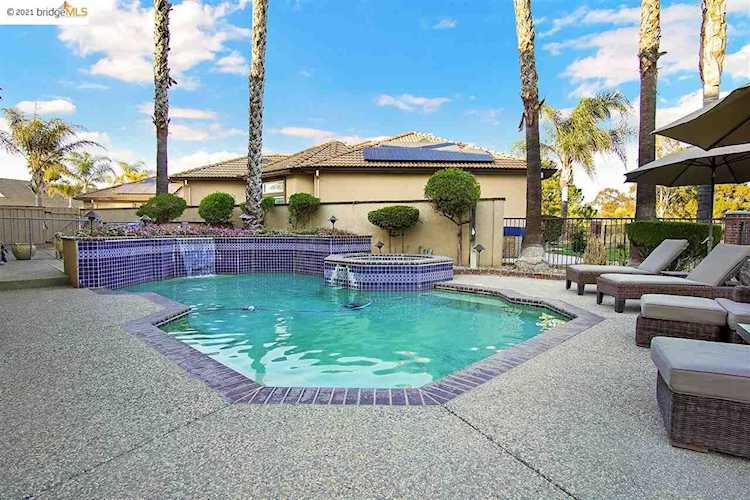 5490 Fairway Ct Discovery Bay, CA 94505