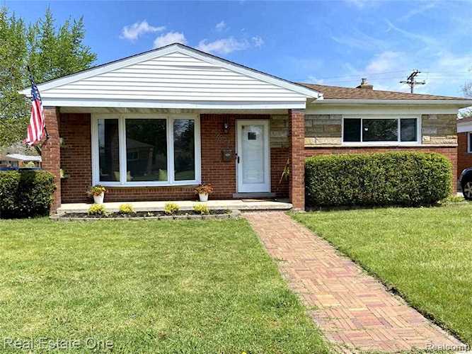 29934 Lonnie Dr Westland, MI 48185 | MLS 2210033074 Photo 1