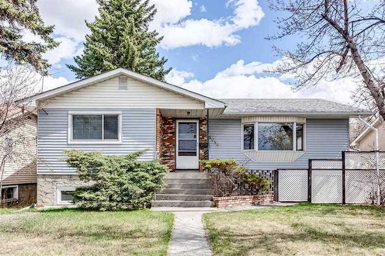 2510 26 St SE Calgary, AB T2B 0P5