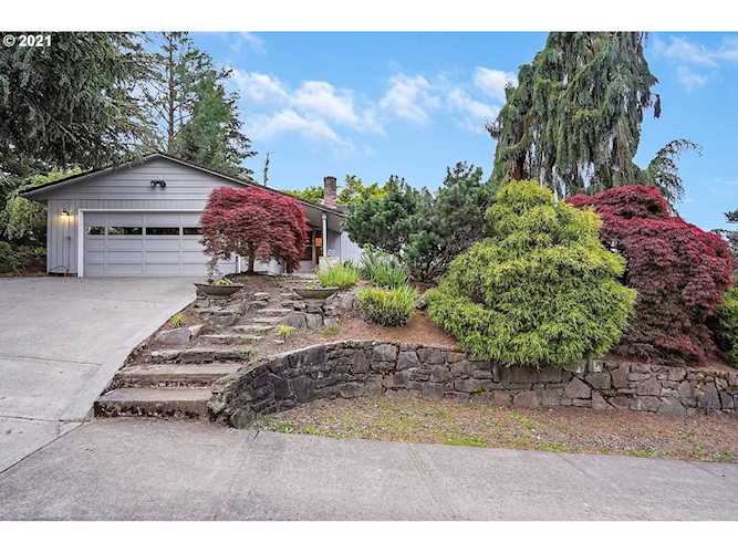 544 NE Carole St Estacada, OR 97023