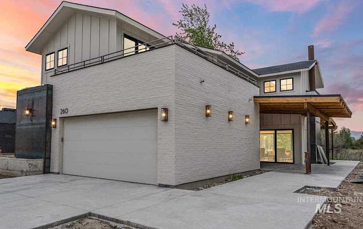 260 S Carbon Rivet Ave Eagle, ID 83616
