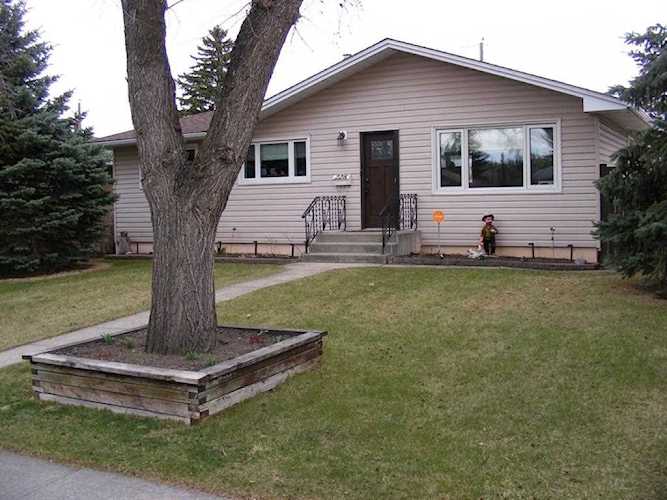 228 Windermere Rd SW Calgary, AB T3C 3L1