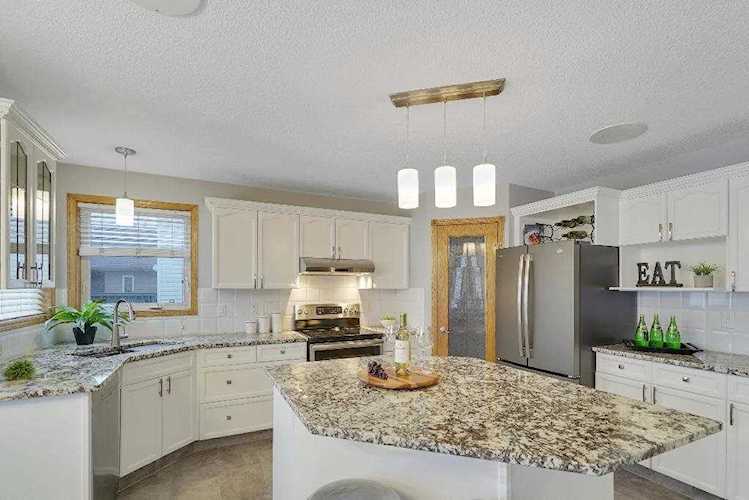 16415 89 Street Edmonton, AB T5Z 3S1