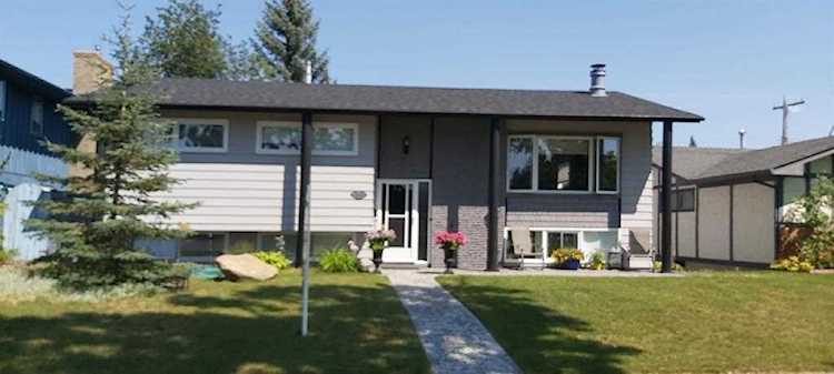 1440 Acadia Dr SE Calgary, AB T2J 3B1