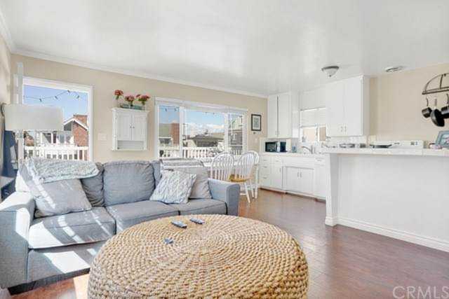 MLS #NP21083422 - 202 30th St #B Newport Beach, CA 92663 - $4,200 / month Photo 1