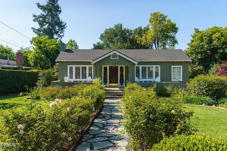 1296 E Calaveras St Altadena, CA 91001
