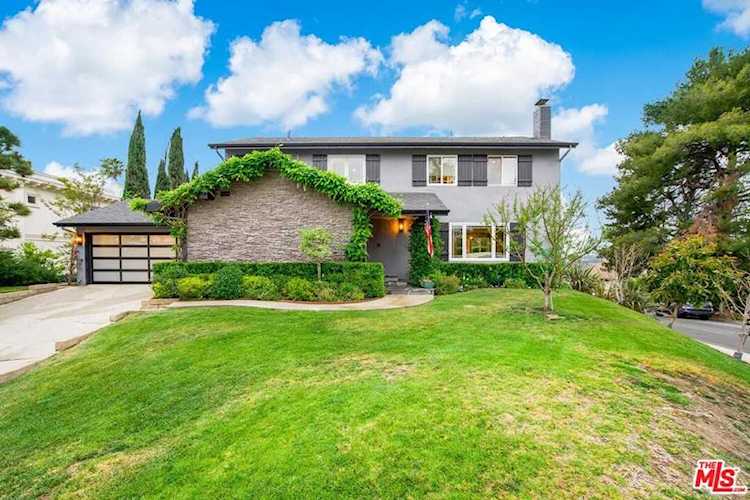 9504 Highridge Dr Beverly Hills, CA 90210