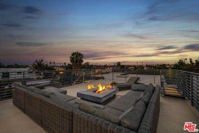 716 Brooks Ave Venice, CA 90291