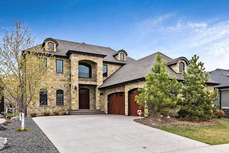72 Cranbrook Heights SE Calgary, AB T3M 0J1
