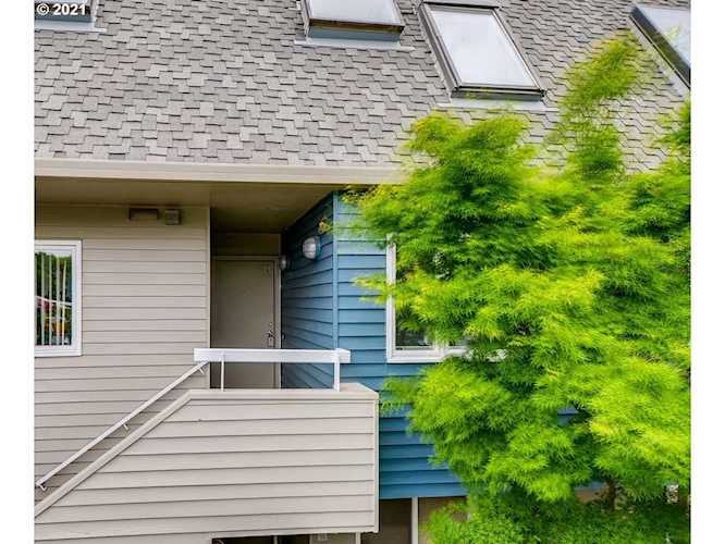 75 N Hayden Bay Dr Portland, OR 97217