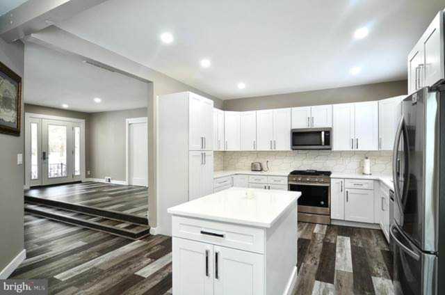 175 Taunton Lake Rd Marlton, NJ 08053