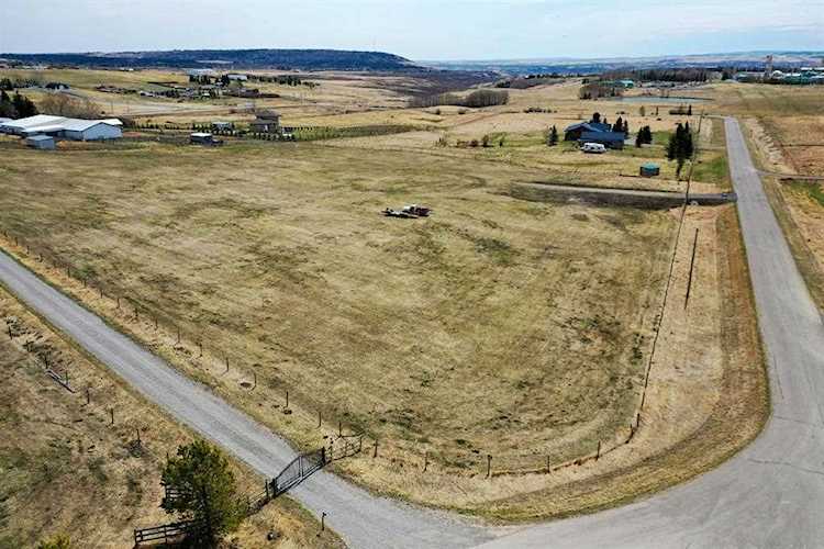 106 Trails End Road Cochrane, AB T4C 2B1