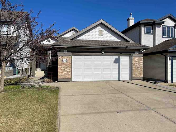 560 Glenwright Crescent Edmonton, AB T5T 6K8