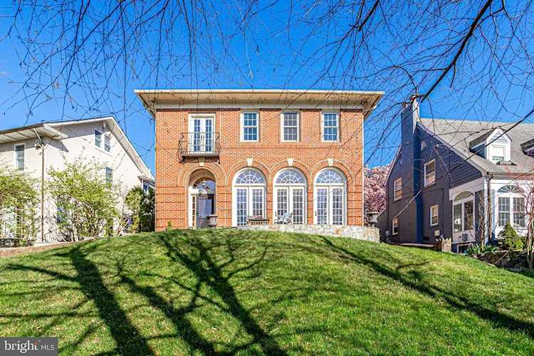 1827 Highland St Arlington, VA 22201