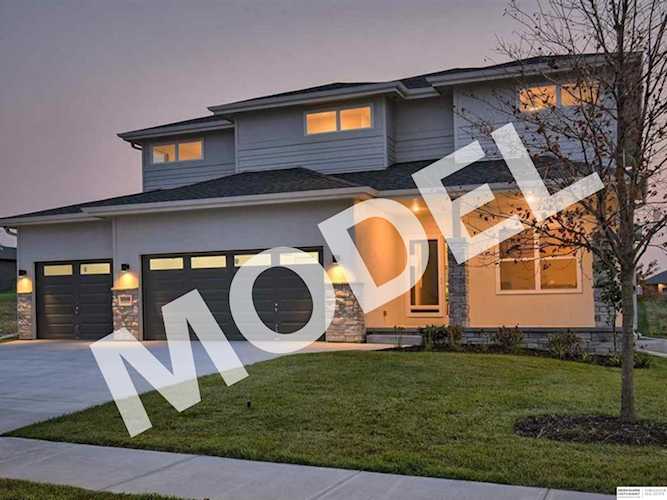 10506 S 103rd St Papillion, NE 68046