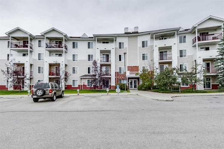9 Country Village Bay NE #104 Calgary, AB T3K 5J8