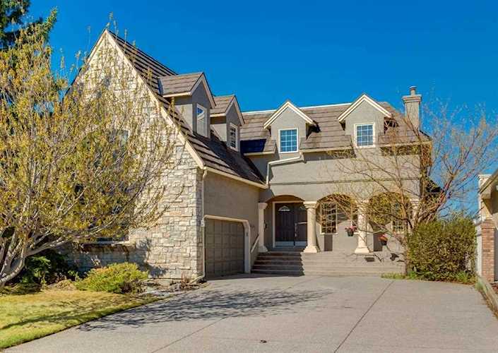 325 Signal Hill Point SW Calgary, AB T3H 2X6