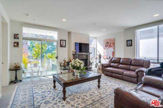 10911 Wellworth Ave #2A Los Angeles, CA 90024