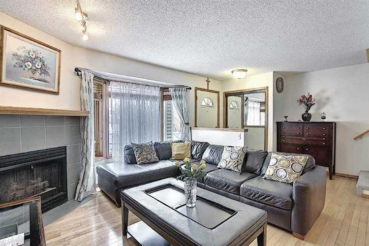69 Patina Park SW Calgary, AB T3H 3E1