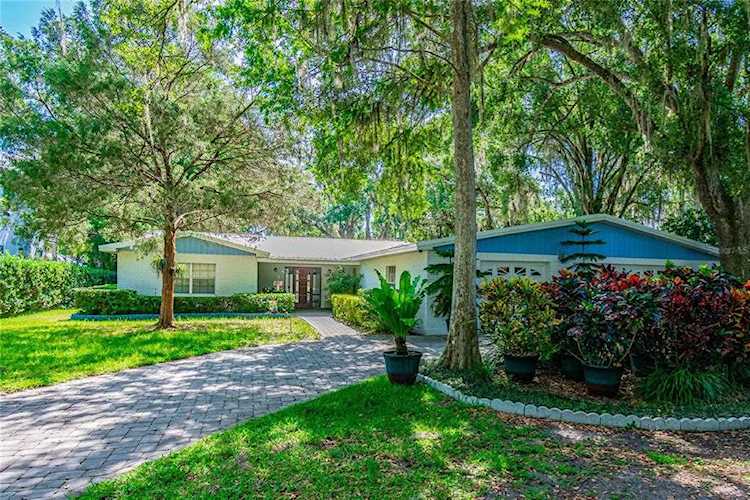1601 N Riverhills Dr Temple Terrace, FL 33617