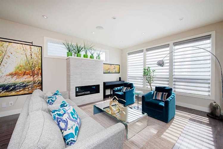 1936 43 Ave SW Calgary, AB T2T 2M9