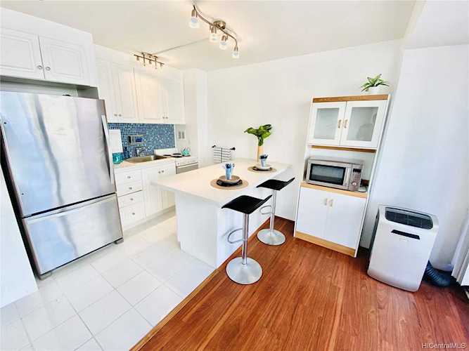 445 Kaiolu Street #701 Honolulu, HI 96815 | MLS 202112088 Photo 1