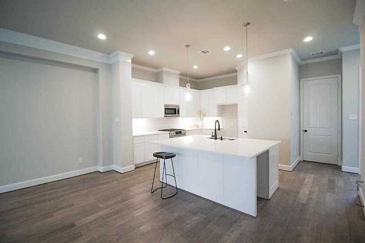 1001 Howard Ln Bellaire, TX 77401
