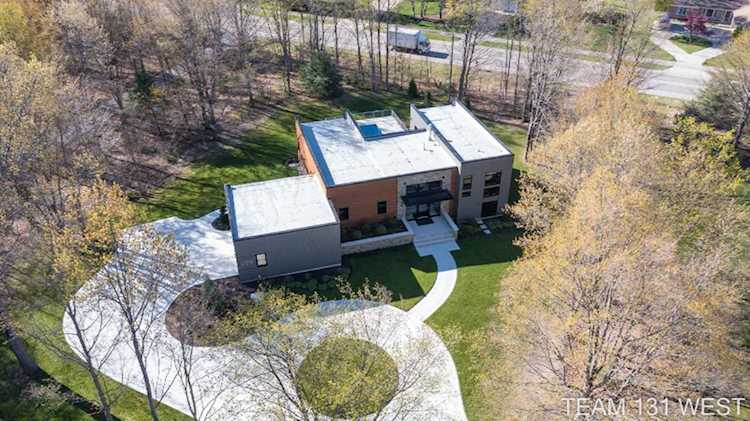 259 N Lakeshore Dr Holland, MI 49424