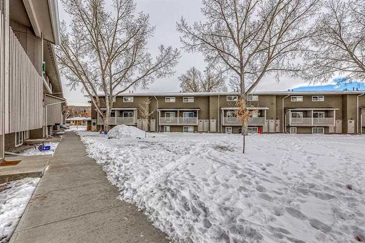 8112 36 Ave NW #2 Calgary, AB T3B 3P3