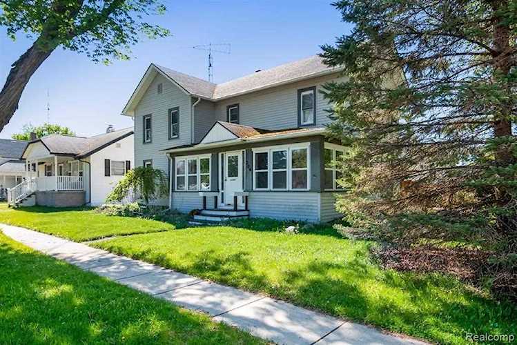 304 Church St Fowlerville Vlg, MI 48836 | MLS 2210034527 Photo 1