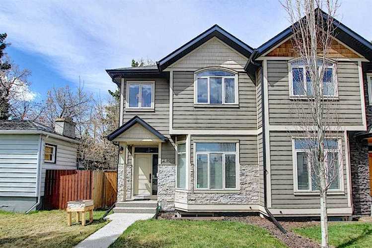 2419 32 St SW Calgary, AB T3E 2R6