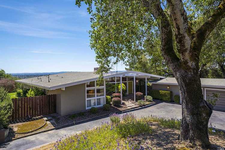 825 Wikiup Drive Santa Rosa, CA 95403