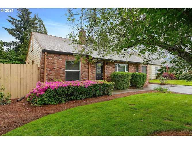 236 SE Whitney St Camas, WA 98607