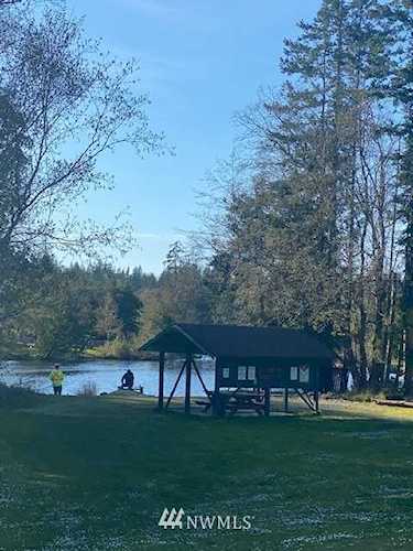 42 Lake Dr Camano Island, WA 98282