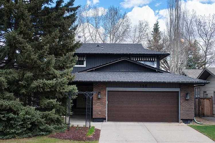 128 Midridge Close SE Calgary, AB T2X 1G1