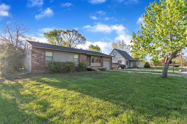 7734 Liberty Blvd Westland, MI 48185
