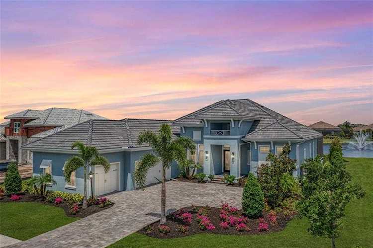 8315 Lucerne LOOP Bradenton, FL 34202