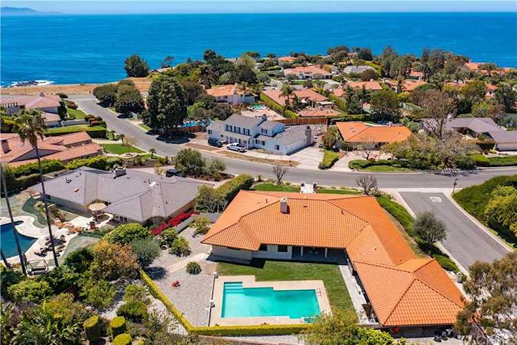 2820 Via Neve Palos Verdes Estates, CA 90274